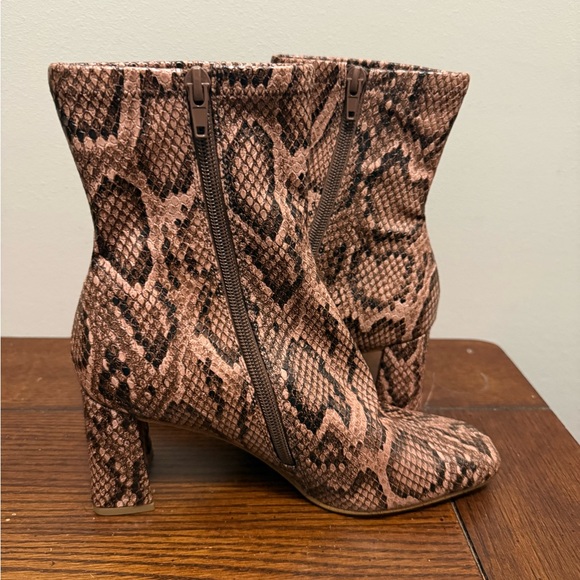 Steve Madden Harli Snakeskin Patterned heel Boots 6 - Picture 3 of 6
